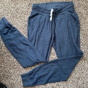 Lululemon joggers size 4